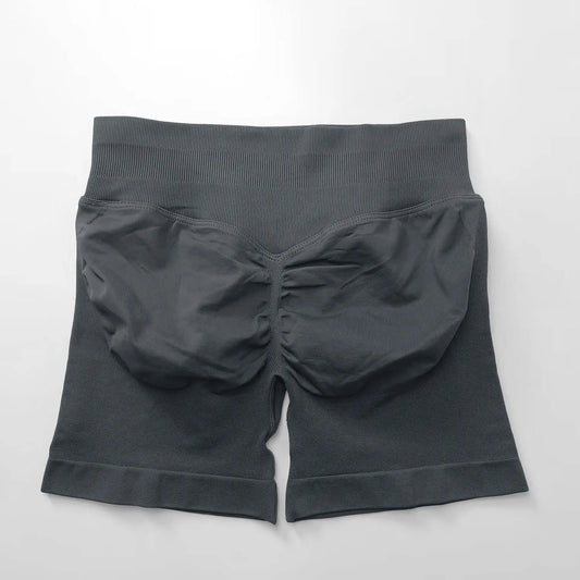 Pourquoi le Short de Yoga pour Femme est l’Indispensable de Votre Garde-Robe Sportive